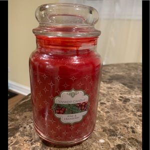 Yankee Candle Pine and Cranberry Candle